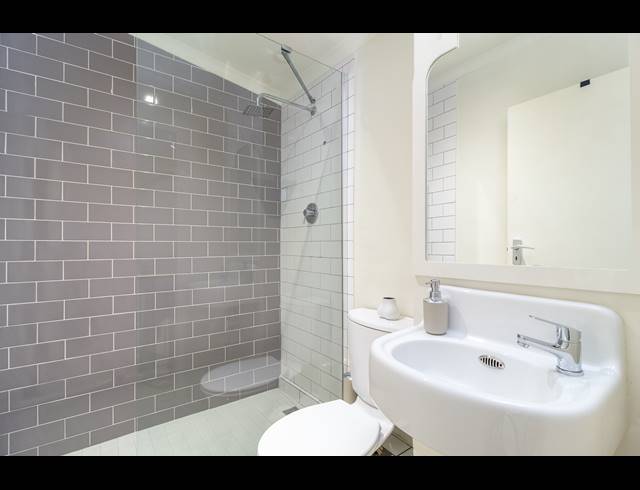 1 BEDROOM APARTMENT TO LET IN GARDENS